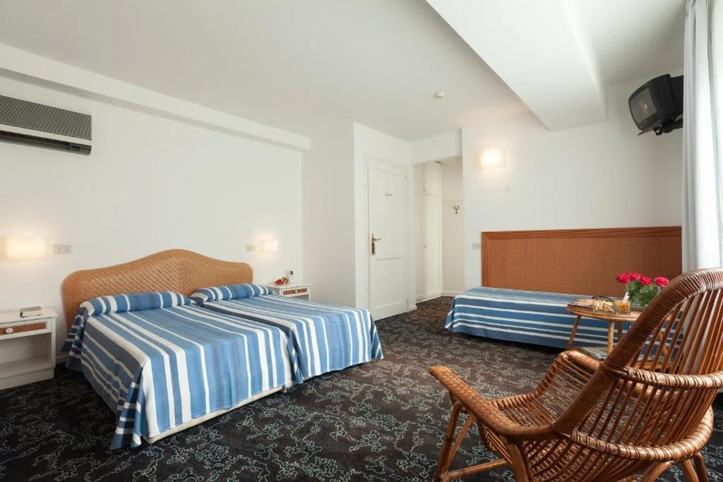 Camera Tripla con Vista Giardino — Albergo alla Spiaggia