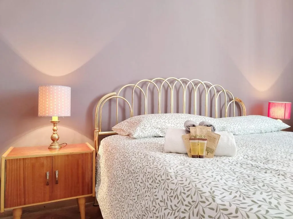 Camera Tripla Economy con Bagno in Comune — B7 Hostal