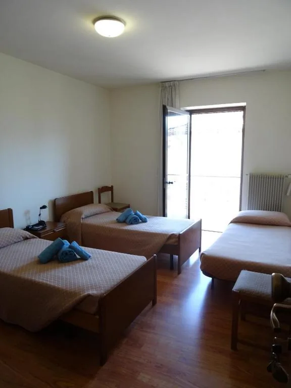 Camera Tripla — Hotel Galles