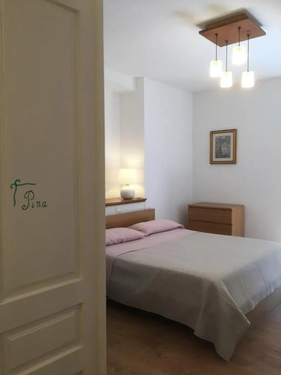 Triple Room — Stazione 8