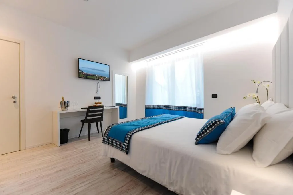 Superior Triple Room with Beach Access — Bellini Relais
