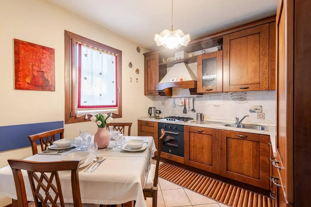 Casa con 2 Camere da Letto — La tua casa meravigliosa con giardino