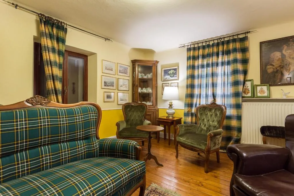House with 3 Bedrooms — Le Giuggiole 5 posti letto in una casa ricca d’atmosfera