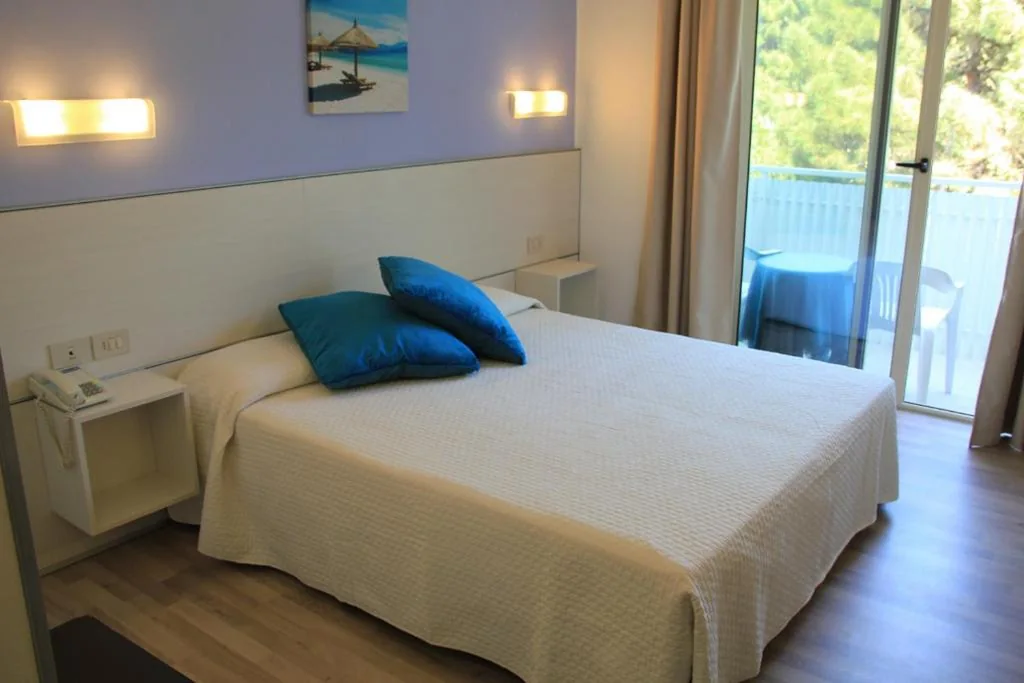 Due Camere Comunicanti con Balcone (3 Adulti) — Hotel Meublè Nazionale