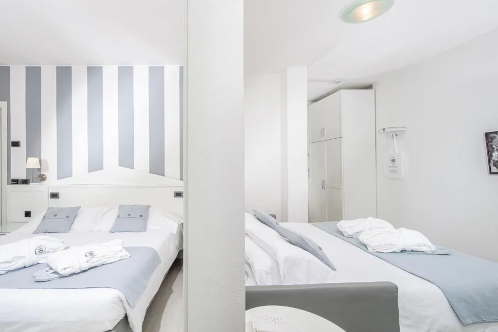 Two Interconnecting Rooms with Sea View — Hotel Bellavista