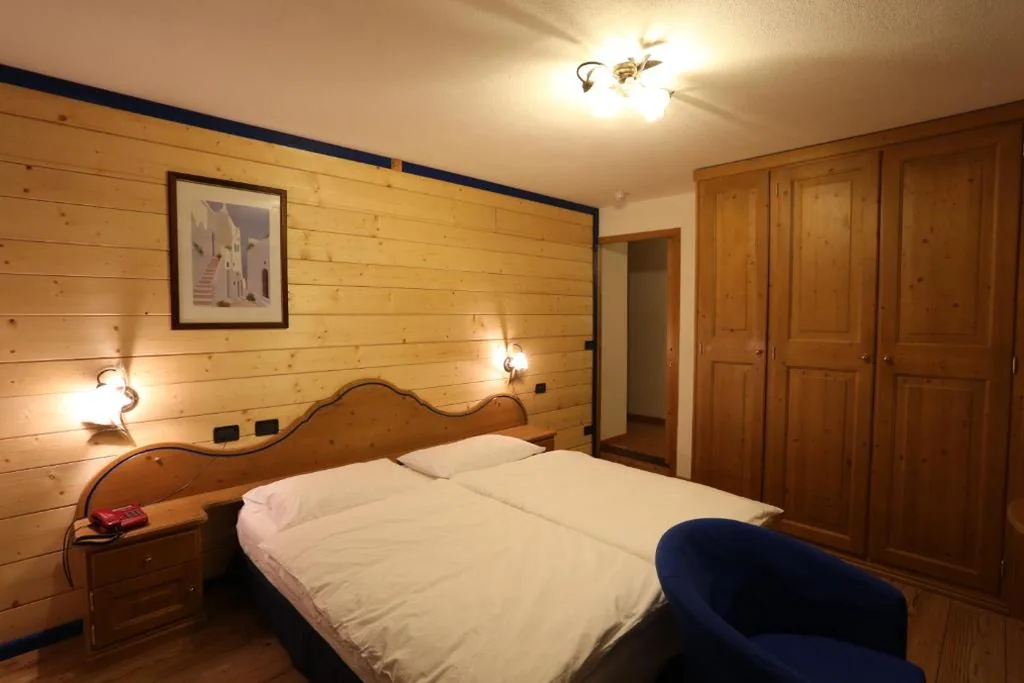 Due Camere Matrimoniali Comunicanti con Balcone — Albergo Centrale