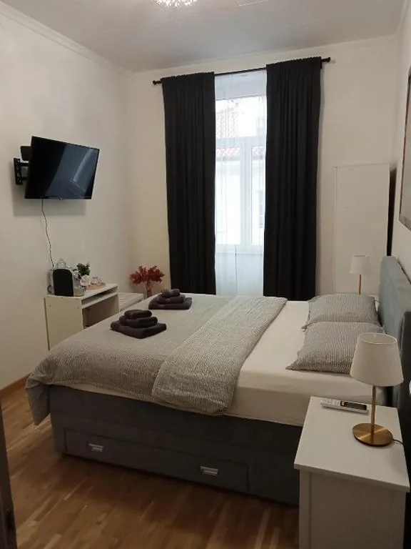 Fenix Rooms