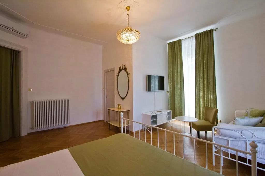 Golden Rooms Bed & Breakfast