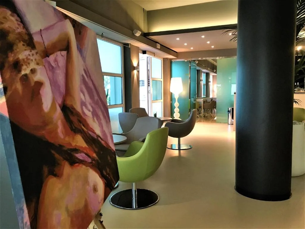 International Beach Hotel — foto 7