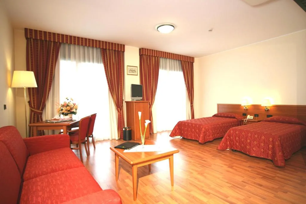 Junior Suite Familiare (2 Adulti + 2 Bambini) — Hotel Executive Meeting & Events