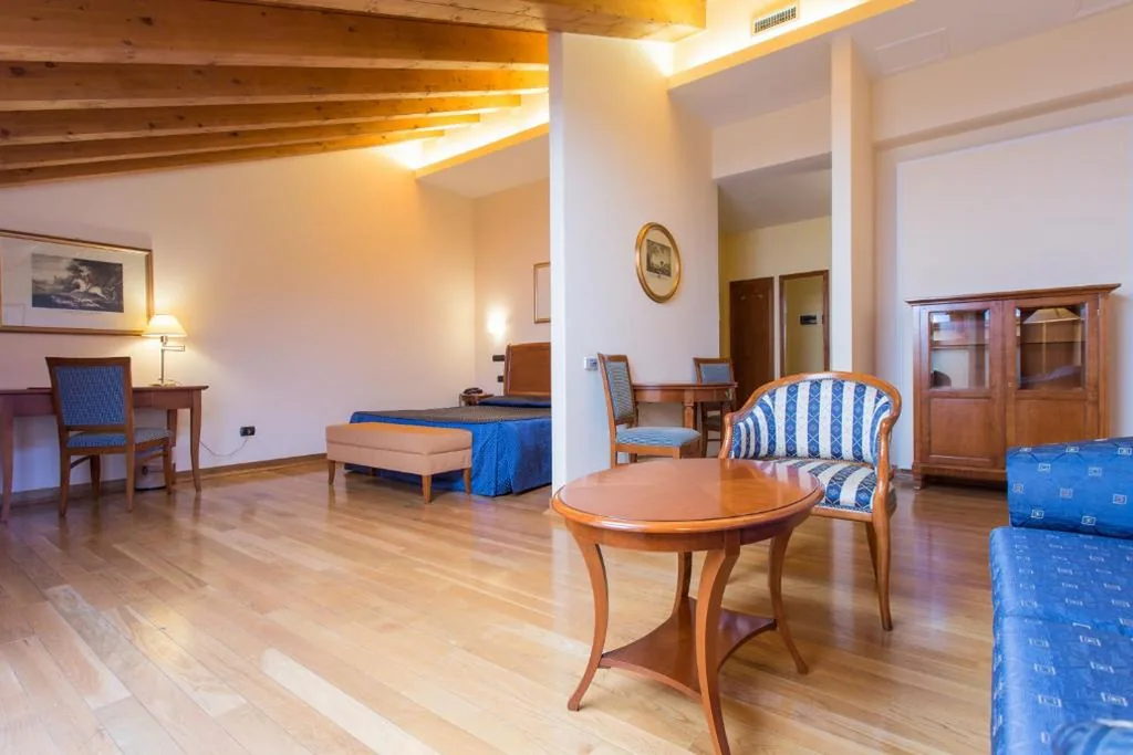 Junior Suite — Grand Hotel Entourage – Palazzo Strassoldo