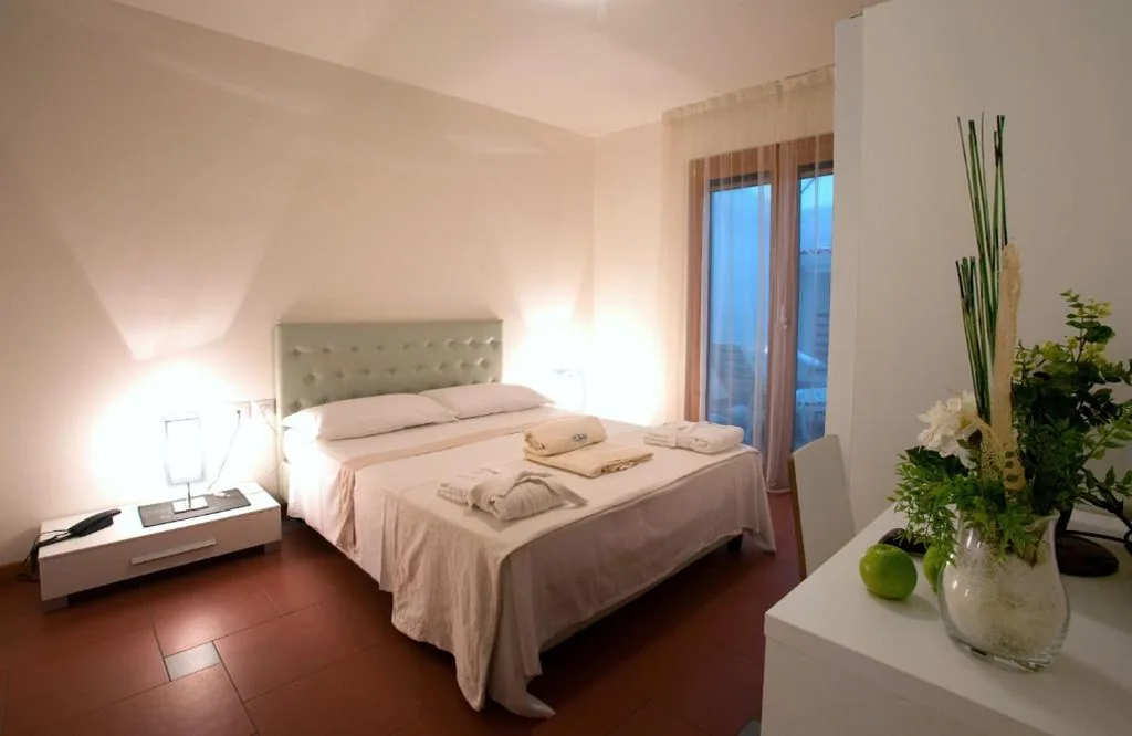 Lacroma Aparthotel