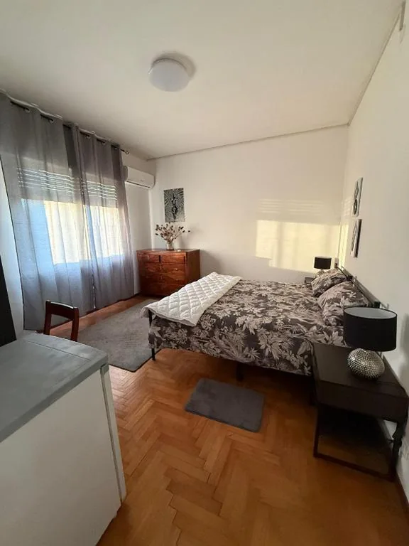 N.2 Double Room with Shared Bathroom — Tamika’s House