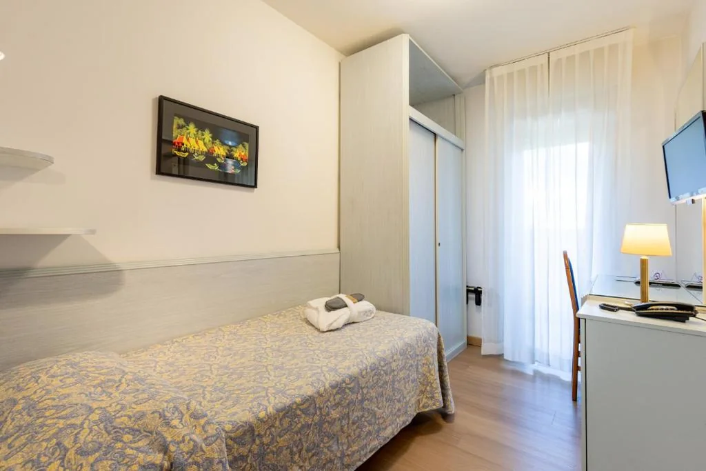 Piccola Camera Singola con Balcone — Hotel Meridianus
