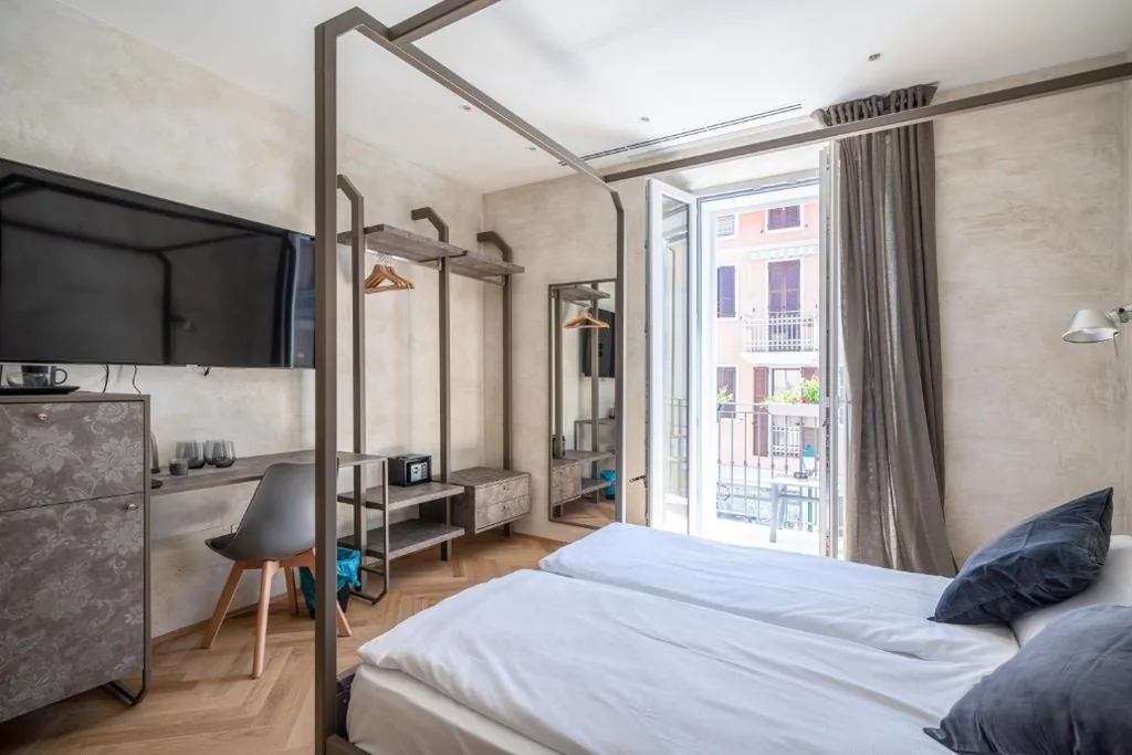 Sea Garden Apartments & Rooms