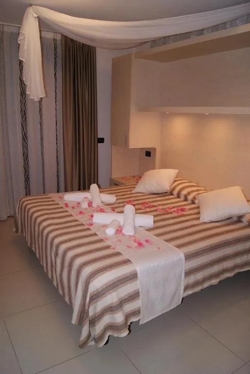 Suite con 1 Camera da Letto (2 Adulti) — Residence Aprilia