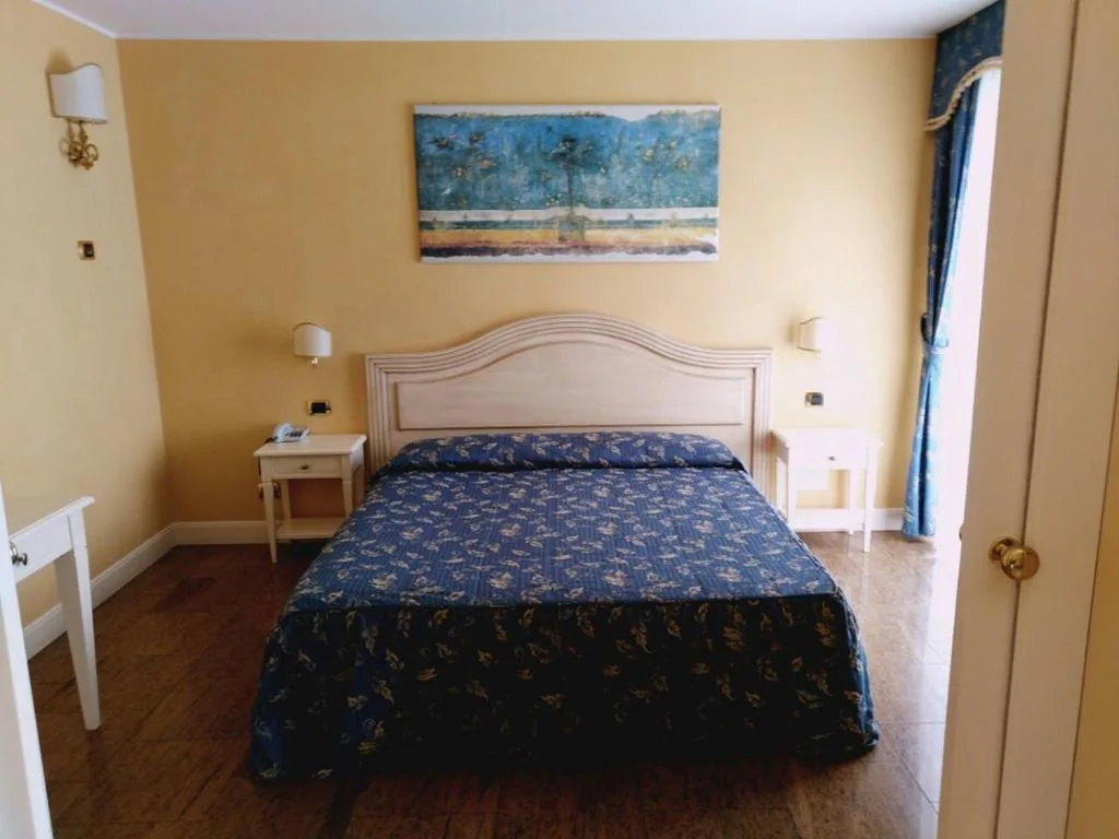 Suite with Balcony and Sea View — Hotel Columbus