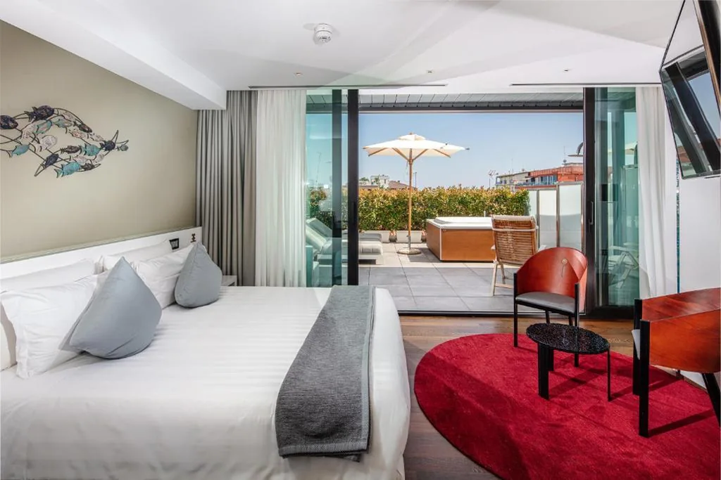 Suite con Vasca Idromassaggio — Monaco Suites Hotel