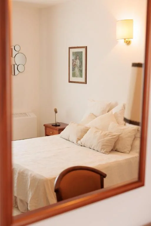 Deluxe Suite with Hot Tub — Hotel In Sylvis