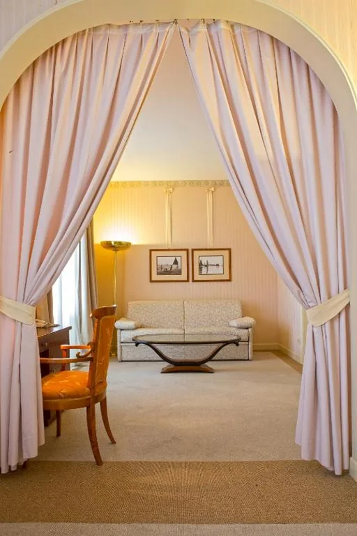 Suite — Grand Hotel Astoria