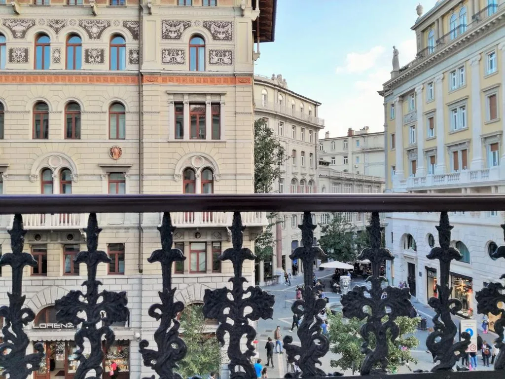 Trieste Center Rooms & Apartments – Fiori di Trieste