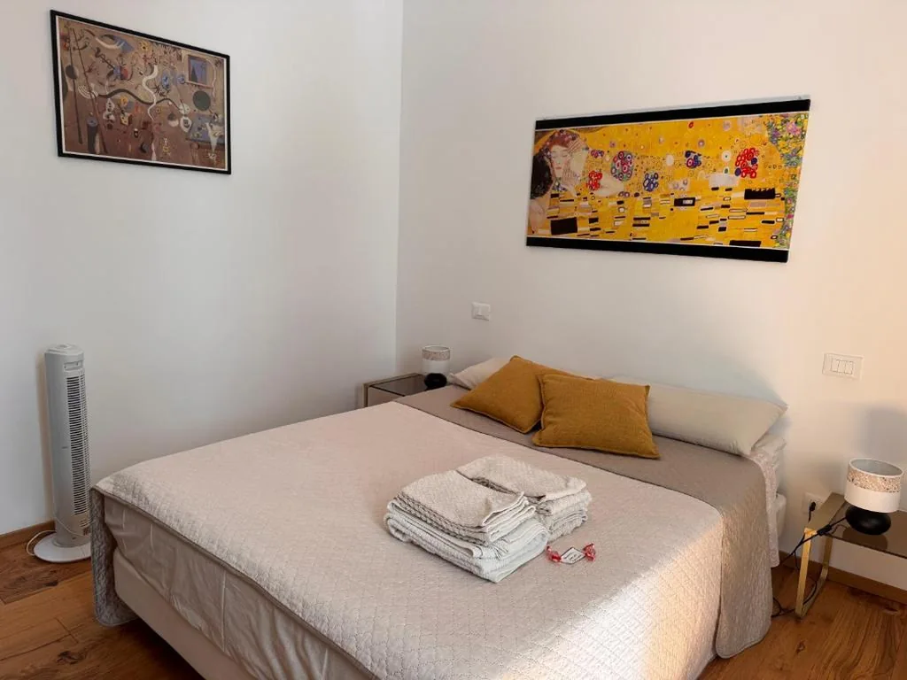 Genoa Waterfront Room