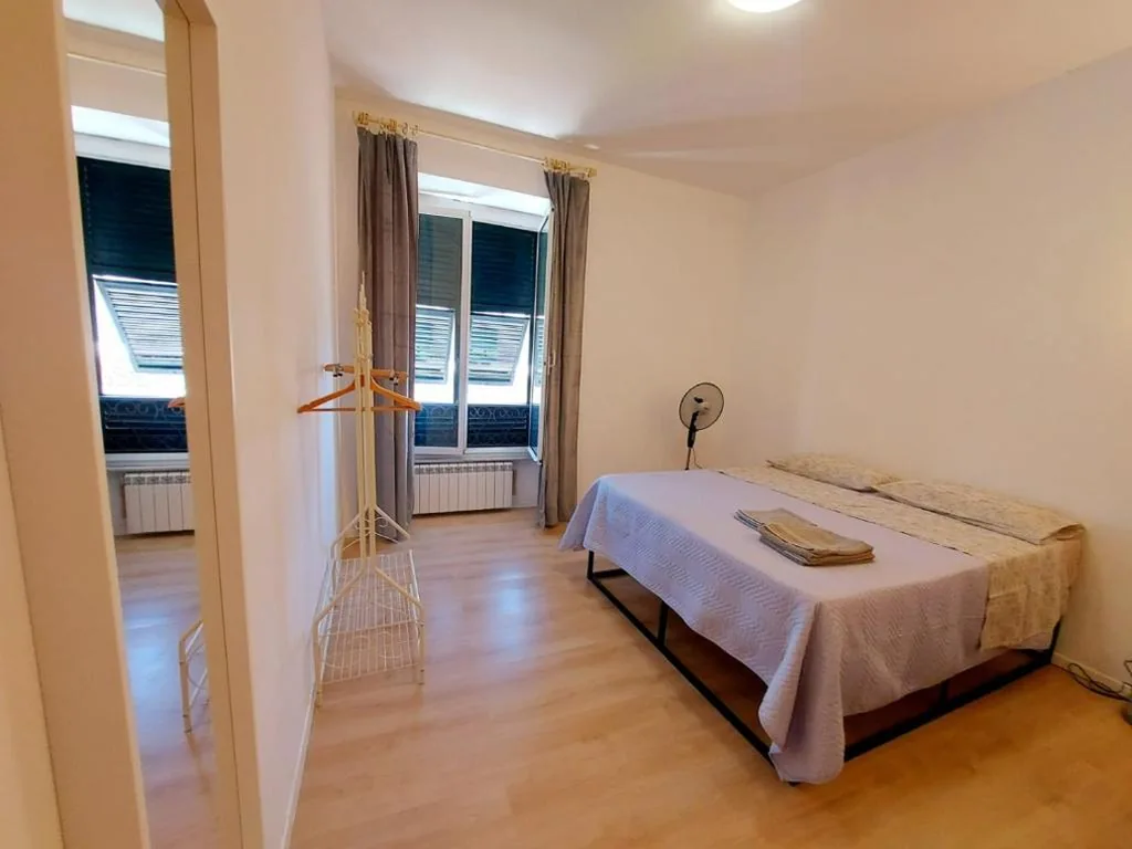 Genova rooms serra E