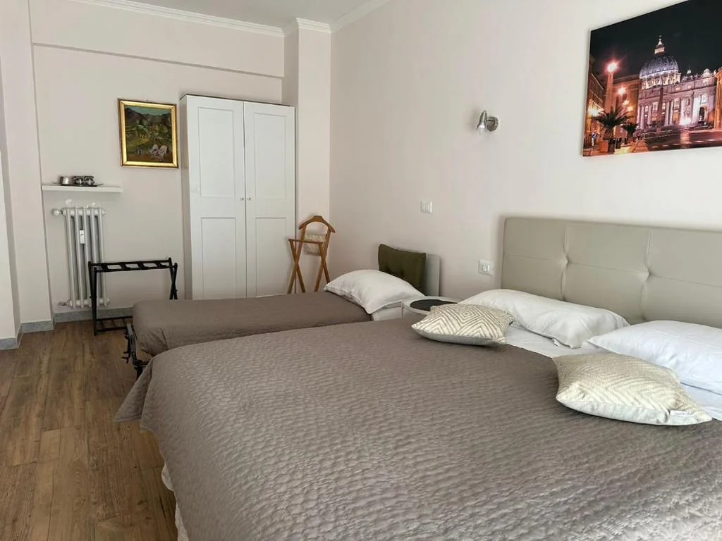 GOLDEN ROOMS Cipro