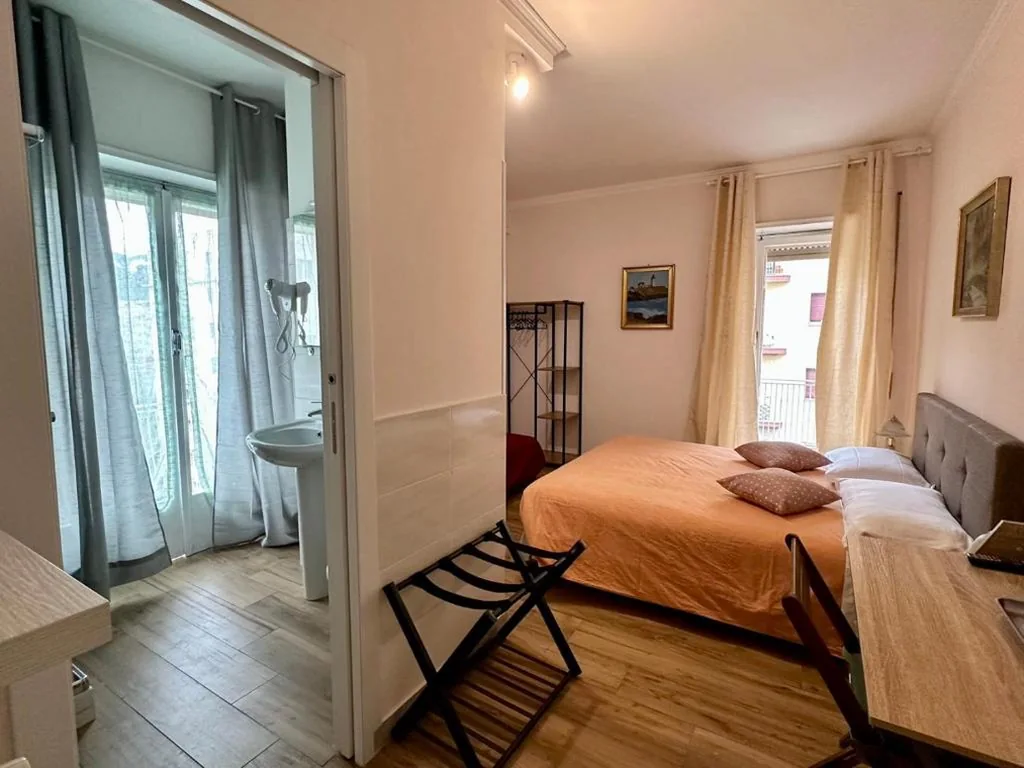 GOLDEN ROOMS Cipro