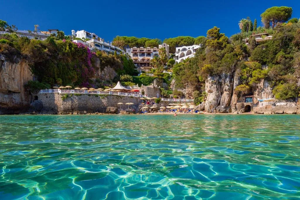 Grand Hotel Le Rocce, quattro stelle sul mare tra Gaeta e Sperlonga
