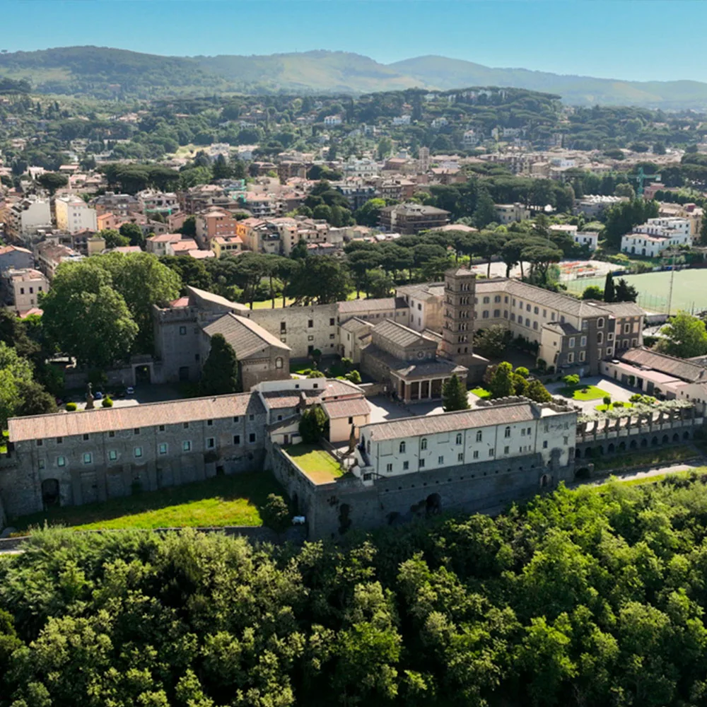 Grottaferrata con l'abbazia greca di San Nilo e le ville tuscolane