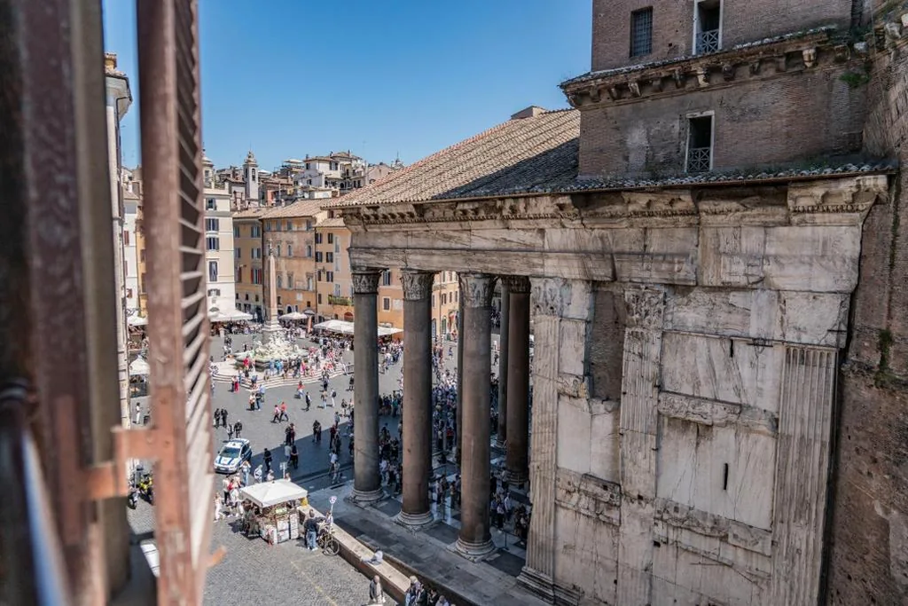 Heart of Rome – Pantheon View