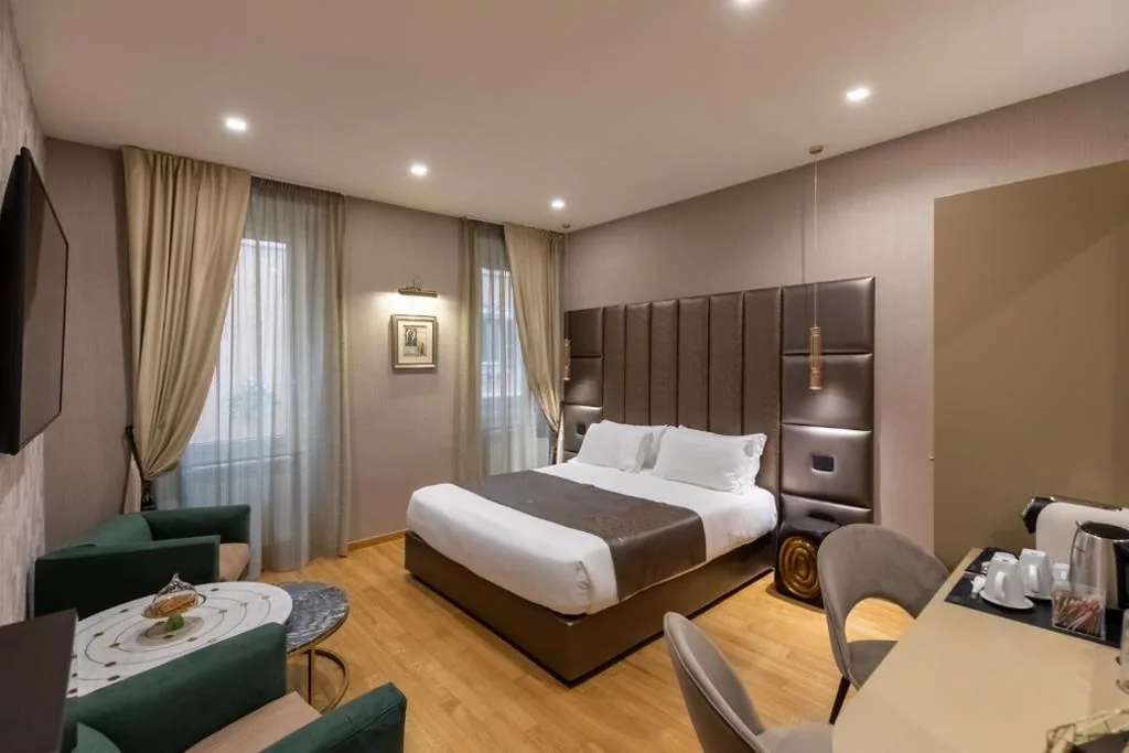HELMIRAGE Frattina Suite