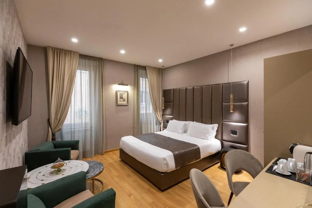 HELMIRAGE Frattina Suite