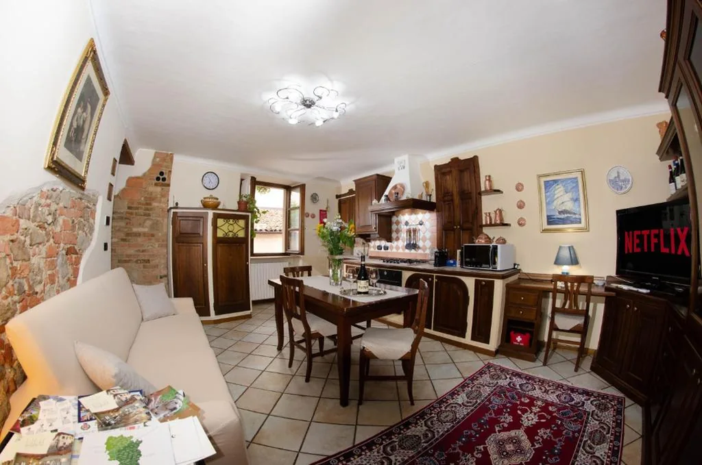 Holiday House Antica Dimora Soggiorni in langa centro storico La Morra — foto 4