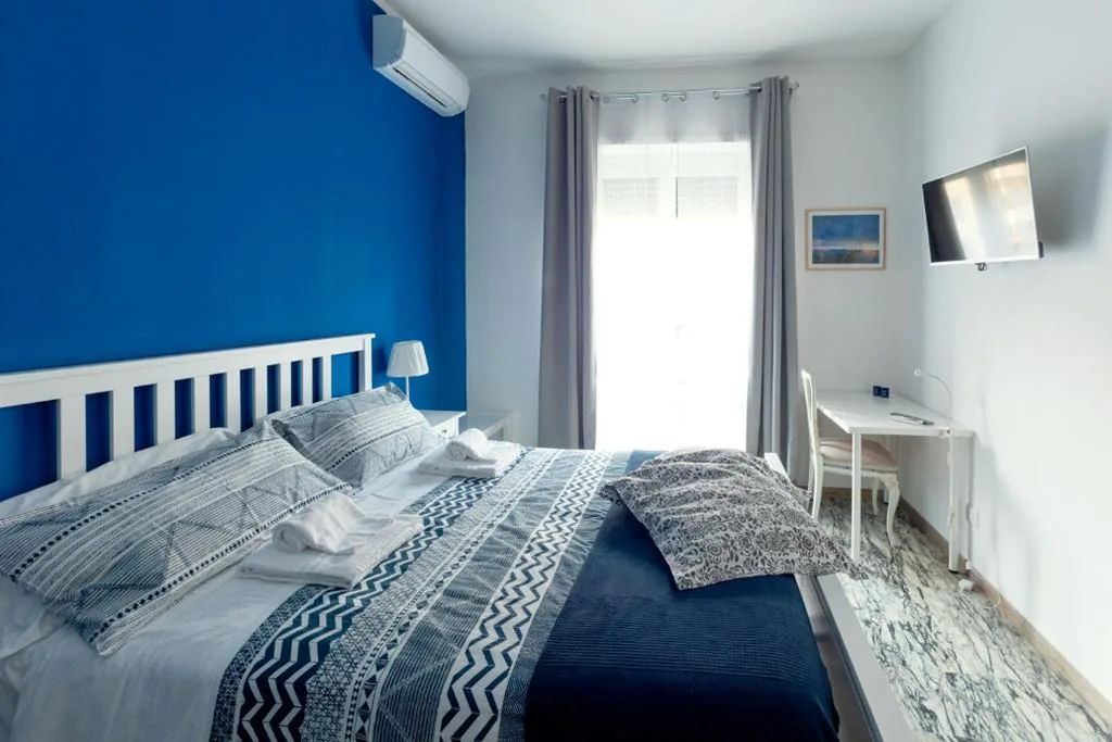 Holiday Max