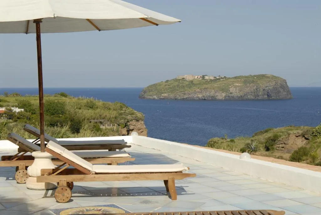 Hotel Agave e Ginestra a Ventotene, con terrazze vista mare e ristorante