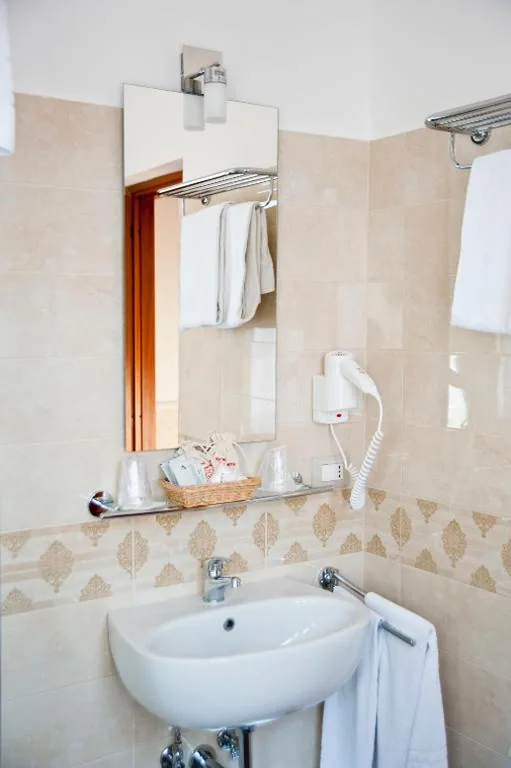 Hotel Arco Di Travertino — foto 3