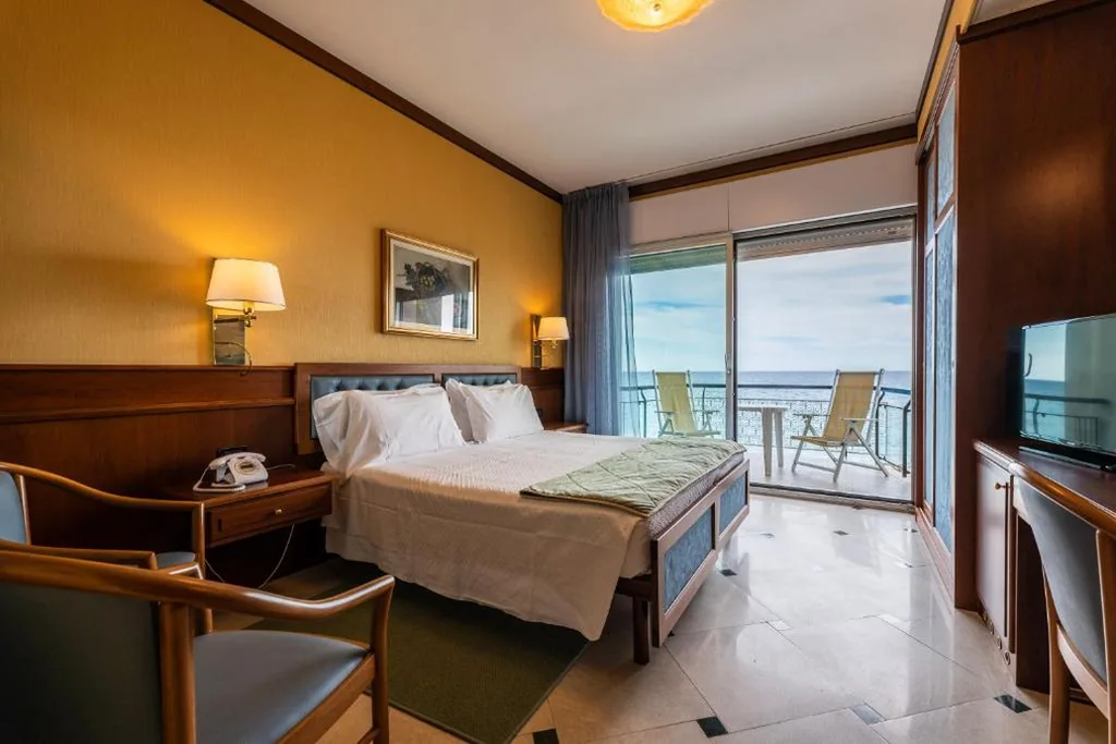 Hotel Bellevue Et Mediterranée