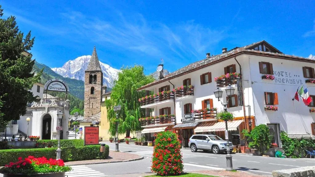 Hotel Bucaneve