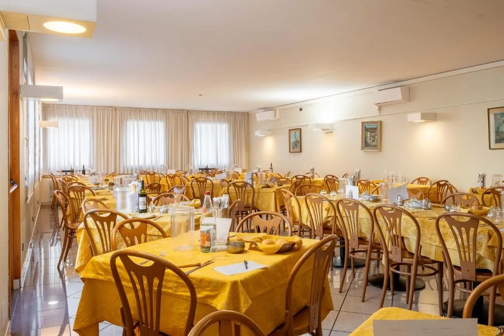 Hotel Careni Villa Italia — foto 5