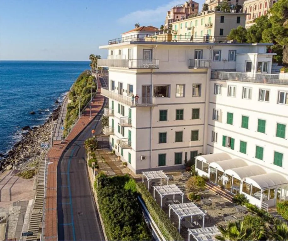 Hotel Corallo a Porto Maurizio, con terrazza solarium e ristorante panoramico