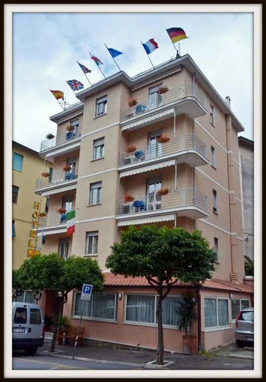 Hotel Del Golfo a Lerici, vicino al mare e all'imbarco per Portovenere