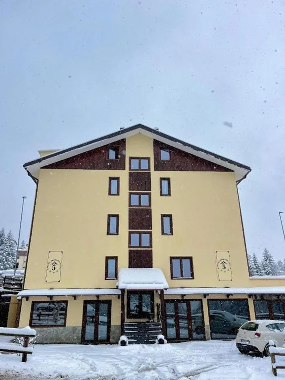 Hotel Genevris Cinq