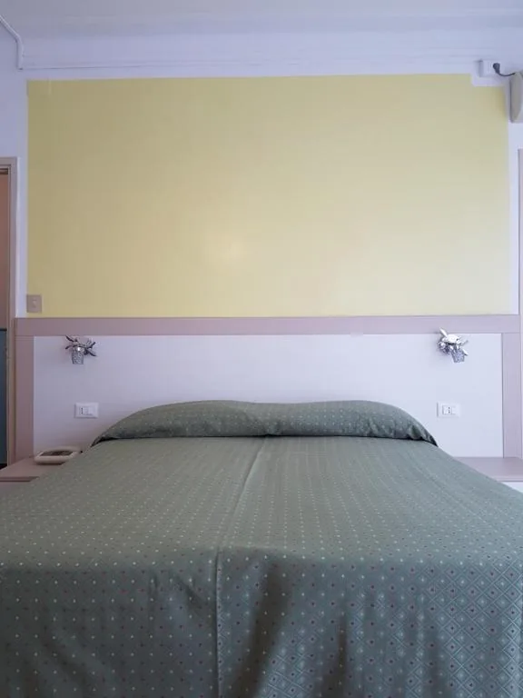 Hotel Mignon 50 M FROM THE BEACH AND THE PEDESTRIAN ISLAND