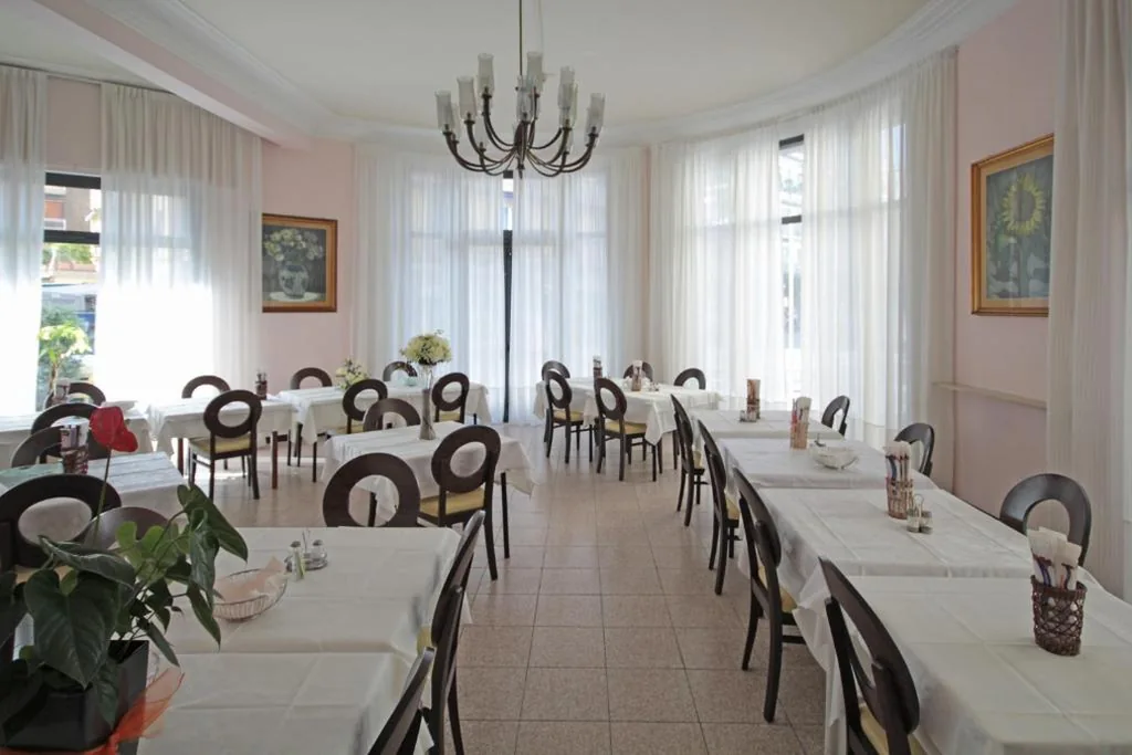 Hotel Mignon 50 MT DALLA SPIAGGIA E DALL’ISOLA PEDONALE — foto 4