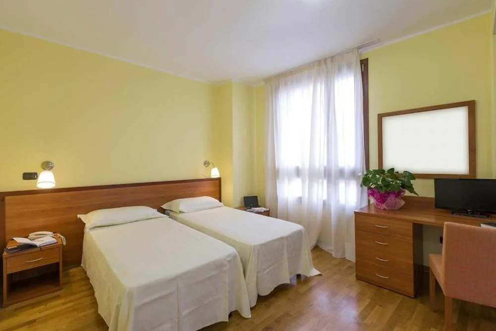 Twin Room — Hotel PALAS