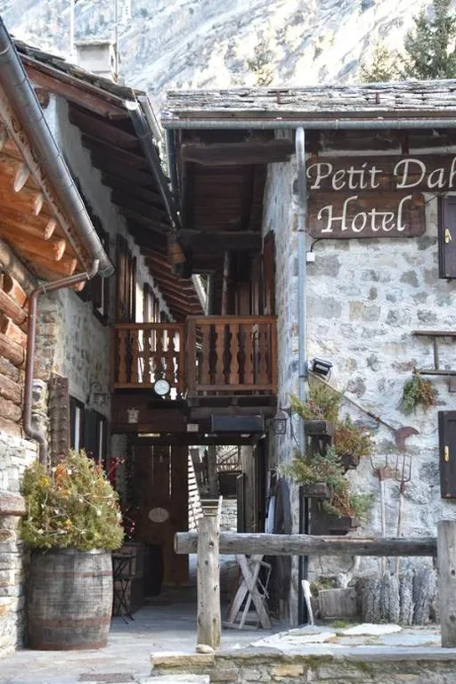 Hotel Petit Dahu – Chambres et Restaurant — foto 5