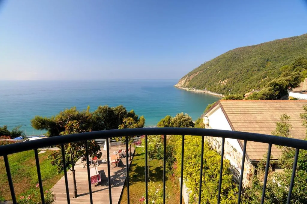 Hotel Residence Mondial a Moneglia, con piscina coperta e terrazza solarium