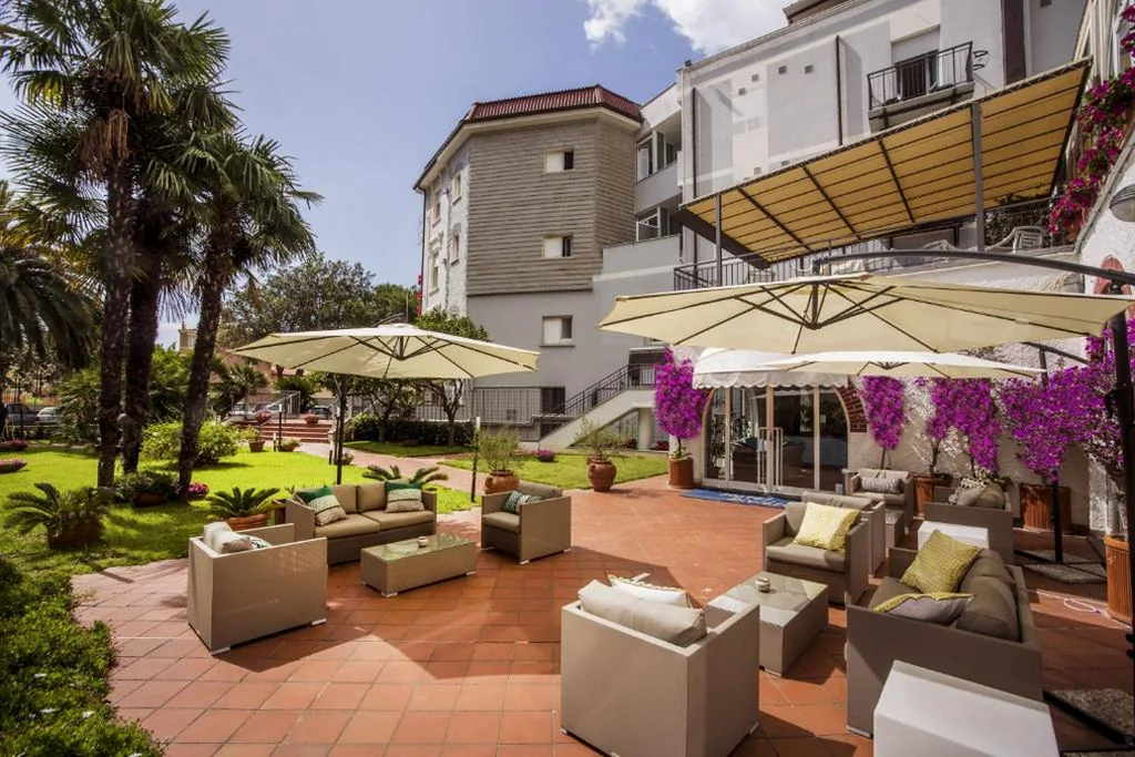 Hotel Riviera 3 Stelle con piscina estiva gratuita e garage a pagamento — foto 6